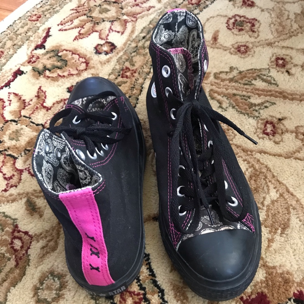 Black converse high tops